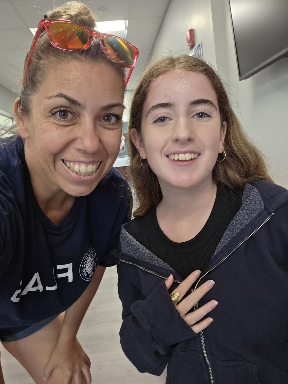 Studentka s americkou spolužačkou na střední škole v USA – studium v zahraničí